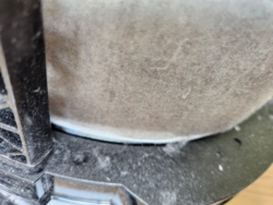 교실에 설치된 공기청정기 등이 제대로 관리되지 않으면서 오히려 오염물질을 배출하는 온상이 되고 있다. /사진=김병욱 의원실