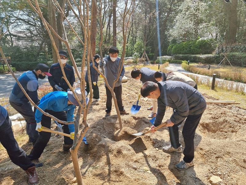 2022년 식목일 금강공원 나무심기 행사 전경 /사진제공=부산시설공단
