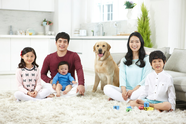 반려동물의 먹이와 그들을 따뜻하고, 안전하고, 행복하게 하는 데에 필요한 자원들은 전부 환경에 영향을 미치므로 많은 부분들에 신경을 써야 한다.