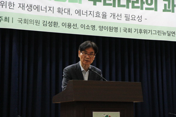 이용선 의원은 국제적인 녹색산업 활성화 흐름에 역행하는 대한민국 정부를 비판하며 국회에서 RE100 등 탄소중립을 위한 제도와 인프라 마련에 최선을 다할것을 밝혔다. /사진=박준영 기자