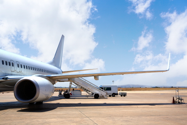 올해 9월까지 국제선 운항횟수를 코로나-19 이전(2019년 평균) 대비 90% 수준까지 조속히 회복하기 위해 국제선 증편과 함께 지방공항 취항 지원, 환승관광 재개 등 외국인 관광객 유치 노력을 확대한다.