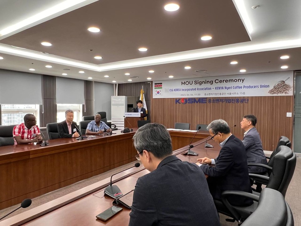 양 기관은 ‘ESG커피사업’을 위해 상호 협력하기로 했다. /사진제공=(사)ESG코리아