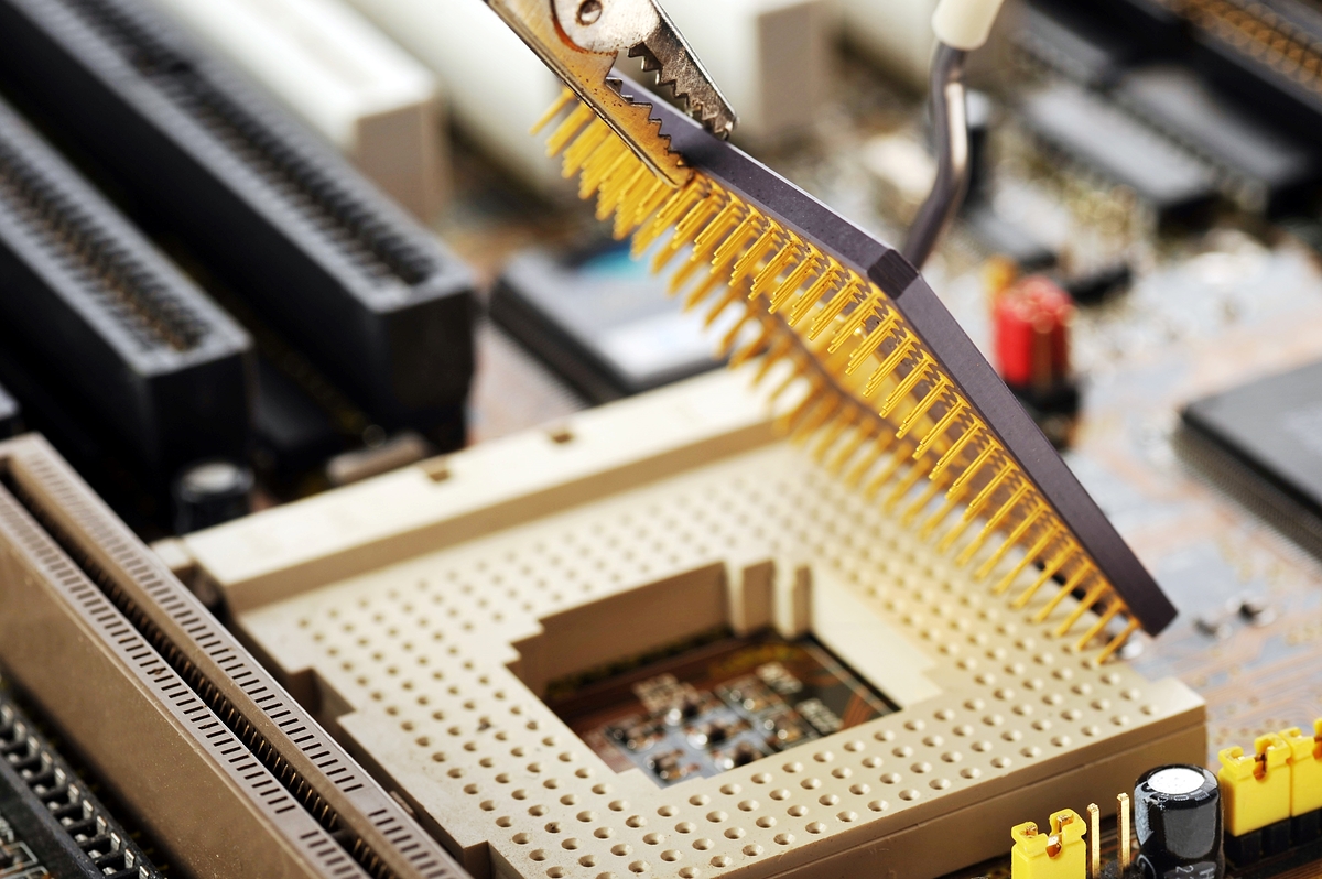 희토류는 스마트 폰 등 첨단 전자제품, 첨단 무기 생산에 반드시 필요하다. 중국이 세계 희토류 매장·생산량에서 압도적인 가운데 희토류 자원을 무기화 하려는 움직임을 보여 정부가 대응에 나섰다.