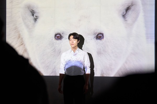 그린피스 1호 홍보대사가 된 류준열이 출연한 ‘나는 북극곰입니다’ 영상의 한 장면 /자료제공=그린피스