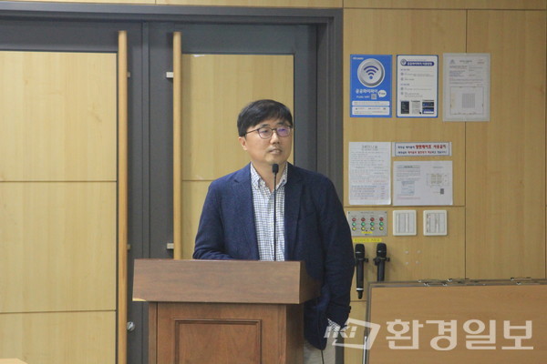 홍수열 자원순환사회경제연구소 소장은 국내 폐플라스틱을 연료로 사용하는 플라스틱 순환경제를 확대하고 구축하는 것이 탄소중립을 위한 가장 효과적인 대안이라고 말했다. /사진=박준영 기자