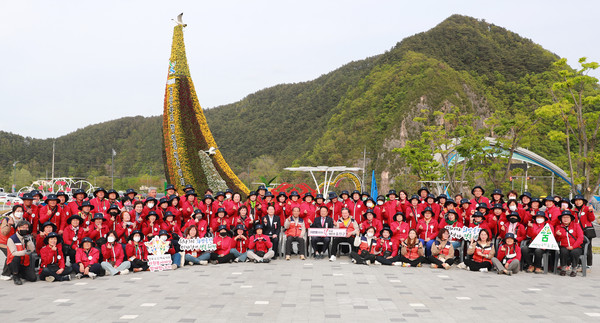 제61회 경북도민체육대회에 참여한 자원봉사자들 /사진제공=울진군