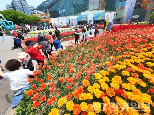 고양국제꽃박람회가 '생활 속의 꽃'을 주제로 고양시 일산호수공원 일대에서 4월27일부터 5월8일까지 열린다. /사진=박선영 기자