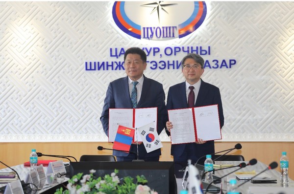 유희동 기상청장과 몽골 기상청장 /사진제공=기상청