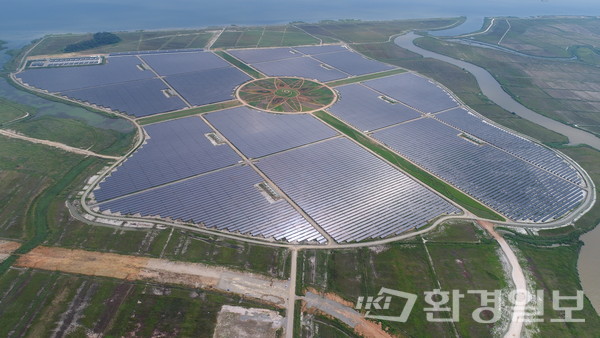 솔라시도 기업도시 내 태양광 발전소와 태양의 정원 모습  /사진제공=서남해안기업도시개발 