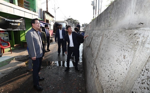 한국농어촌공사는 14일과 16일에 걸쳐 정황근 농식품부 장관과 국회 외교통일위원회에게 공사가 설계중인 자카르타 대 방조제 사업 브리핑을 열었다./사진제공=한국농어촌공사