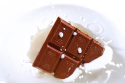 초콜렛의 1일 당류 섭취량 WHO 권고기준에 초과할 수 있어 주의가 필요하다.