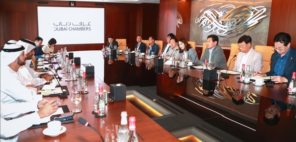 전국대도시시장협의회가 두바이 기업과 교류·협력 방안을 논의하고 있다.  /사진제공=전국대도시시장협의회