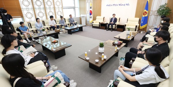 염종현 의장, 청소년과 교육현안 대화 /사진제공=경기도의회