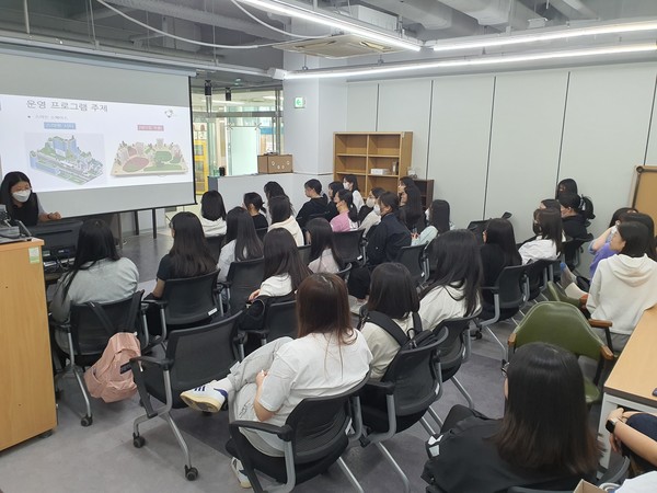 인천대 과학영재교육연구소에서 진행하는 창의적 IT 교육 프로그램 장면 /사진제공=인천대