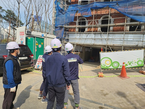 산업재해 예방활동 중인 경기도 안양시 건설현장