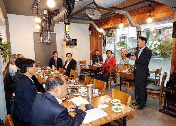 광명시의회, 20일 전직 시의원들의 모임인 의정동우회와 간담회 개최 /사진제공=광명시의회