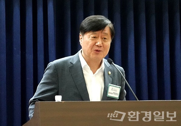 국회 환경노동위원회 소속 박대수 의원은 생분해성 플라스틱이 우리 미래 전략산업으로 자리매김하도록 국정과제의 추진 방향을 세우고, 추진 내용을 채우는 데 정부 관련 기관들의 조속하고 적극적인 조치가 필요하다고 강조했다. /사진=김인성 기자