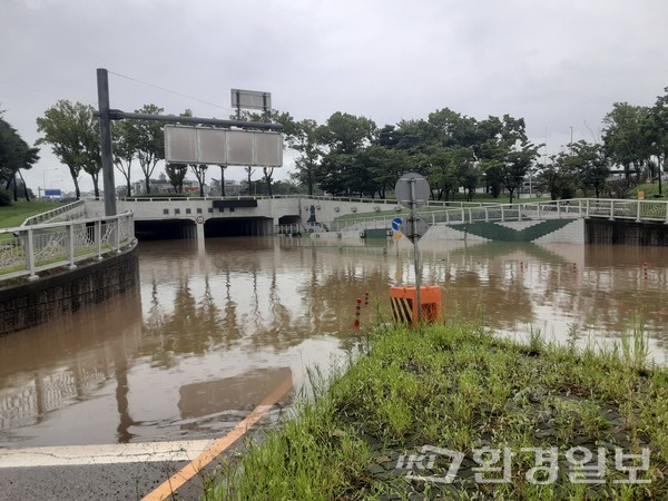 기록적인 폭우로 침수된 지하차도 /사진=환경일보DB