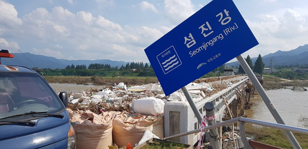 2020년 8월 14일 섬진강 대홍수 피해 현장 조사 모습 /사진제공=이삼희 전문위원