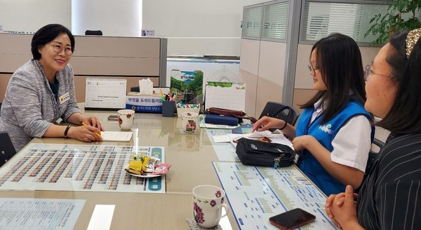 서현옥 의원, 어린이기자와 즐거운 만남 /사진제공=경기도의회