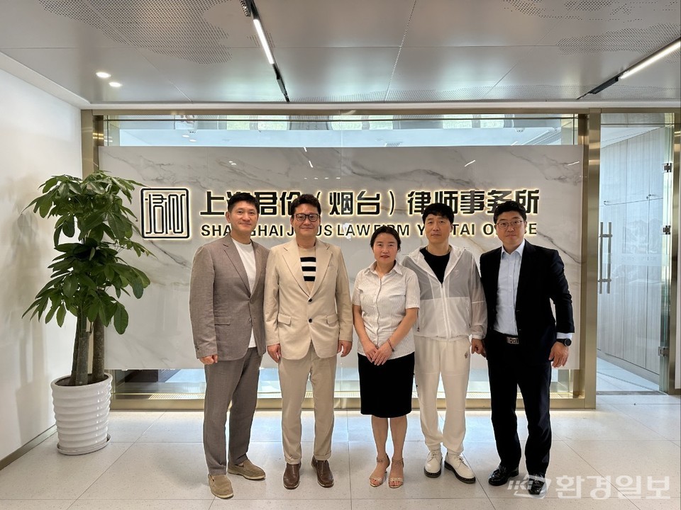 한중기업가협회 김정일 부회장, 김훈 집행회장, joius 연태사무소 동대표, 티오엠스틸 강용제 대표, joius 수권 변호사(왼쪽부터)