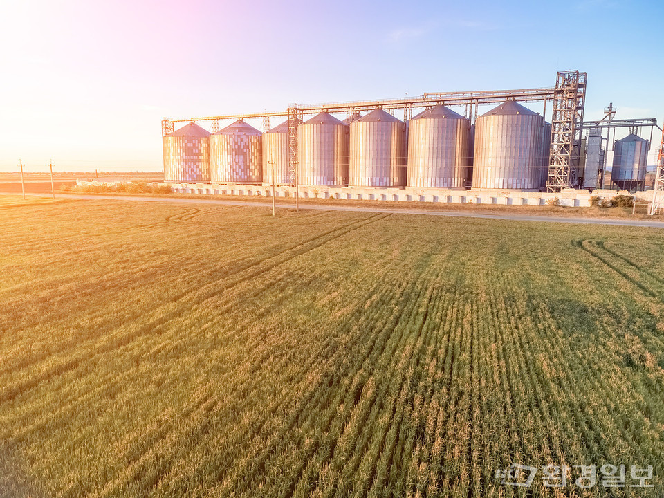 우리나라는 세계 곡물 수입국 7위로 OECD 회원국 중 식량자급률 최저에 속한다. 특히 옥수수, 밀 등은 자급률이 1%대에도 미치지 못한다.