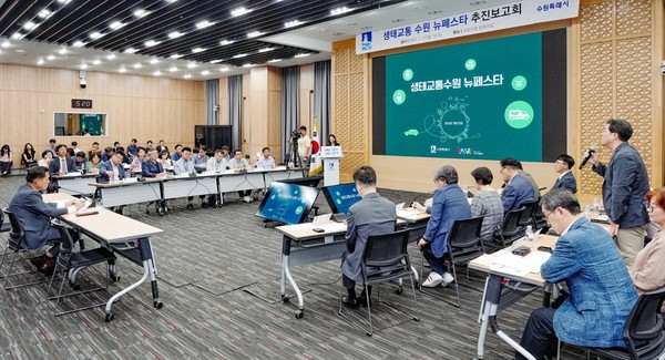 생태교통 수원 2013 10주년 보고회에서 주민 의견 발언 /사진제공=수원시