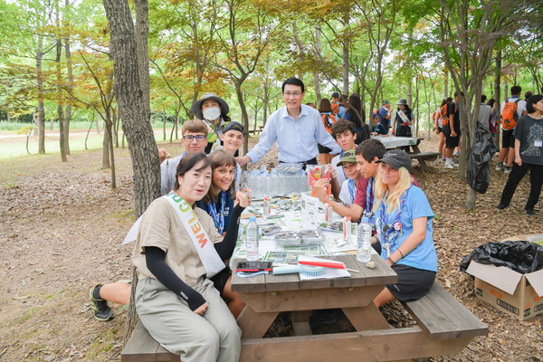 이탈리아 대표단 200명이 9일(수) 수도권매립지를 견학하고, 공사에서 마련한 환경교육프로그램에 참여했다. /사진제공=수도권매립지관리공사