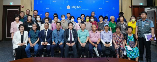 평택시의회 이관우 부의장, '방음 사업 관련 주민 간담회' 개최 단체사진 /사진제공=평택시의회 