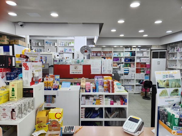 야간시간(밤 10시부터 익일 새벽 1시)에도 운영되고 있는 약국 /사진제공=영등포구