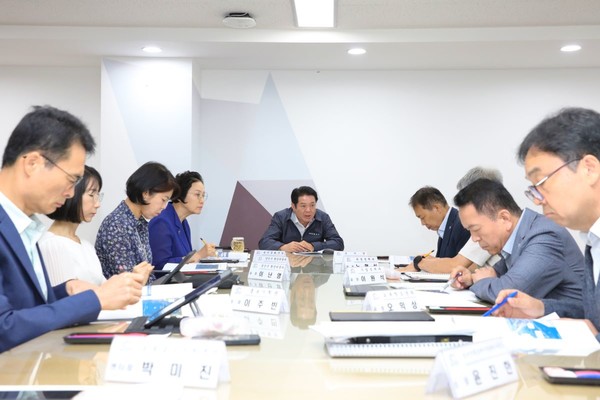 최대호 안양시장 주재로 열린 후쿠시마 오염수 방류 대응 긴급대책회의 /사진제공=안양시