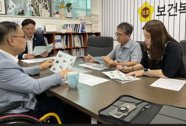 ‘휠체어 가방 지원사업’ 추진 결과 보고 /사진제공=경기도의회