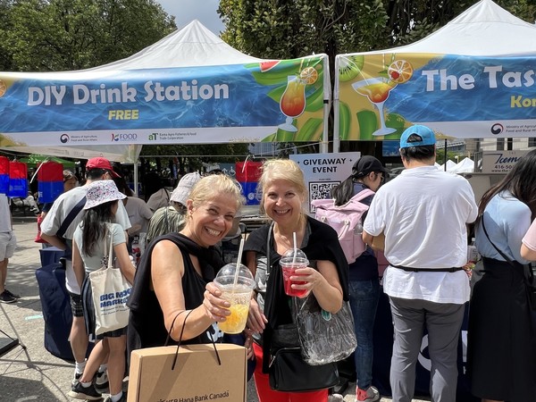 토론토 코리안 페스티벌’에 참가해 6만 5000여 명의 방문객들에게 한국 음료의 매력을 널리 알렸다. /사진제공=한국농수산식품유통공사