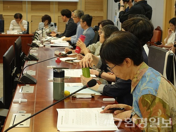 수원시민햇빛발전사회적협동조합 윤은상 이사장은 “개별적 민간 소유 공간들도 네트워크 사업모델을 통해 일부 공공성을 확보할 수 있다”며 도시의 인프라 위에 재생에너지 인프라를 얹어서 구축하는 방식으로 공간의 공공성과 일반성도 확보할 수 있다고 당부했다. /사진=김인성 기자