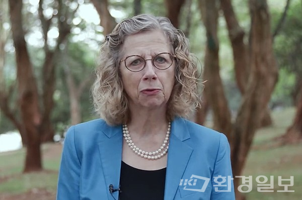 유엔환경계획 상임 이사 잉거 엔더슨(Inger Andersen)은 공기는 국경을 가리지 않고 하나의 도시 혹은 국가의 오염된 공기가 다른 곳의 공기 또한 오염시킬 수 있다며, 대기오염으로 인해 전 세계 99% 인구가 이러한 권리를 침해받고 있다고 밝혔다. /사진=김인성 기자