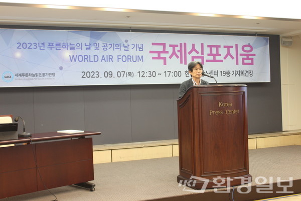 김윤신 세계푸른하늘맑은공기연맹 대표는 국제심포지엄은 "2012년 공기의 중요성을 일깨우고 국민들의 건강과 삶의 질 향상을 위해 공기의 날 심포지엄으로 최초 시작됐다”고 밝혔다. /사진=박선영 기자