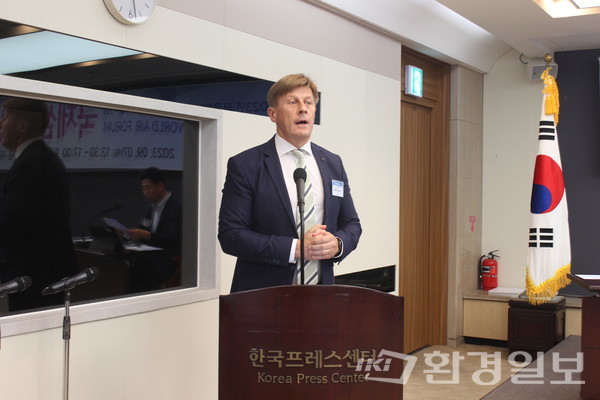 프레데릭 엑펠트 주한 유럽연합대표부 공사참사관은 "유럽연합은 대기질 개선을 가장 어려운 난제로 여기고 기후변화, 환경오염에 대처하는 대표적인 환경정책으로 에너지전환을 꾀하고 있다"고 말했다. /사진=박선영 기자