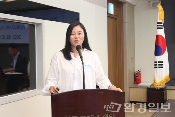 강해나 주한 영국 대사관 선임 기후에너지 담당관은 "대기정책과 에너지전환 정책이 명확한 정부의 가이드라인으로 함께 시행됐을 때 탄소저감과 보건, 경제 부문의 시너지 효과를 기대할 수 있을 것"이라고 말했다. /사진=박선영 기자