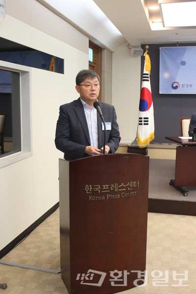 조경두 인천연구원 인천탄소중립연구‧지원센터장은 "에너지는 마음대로 쓰면서 굴뚝먼지를 줄이는 것에 집중해온 정책 전환이 진행돼야 할 것"이라고 말했다. /사진=박선영 기자