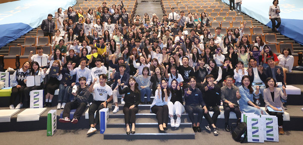 경기 청년 사다리 1기 성(장)·공(감)·담(화) 참석자들이 기념촬영을 하고 있다. /사진제공=경기도