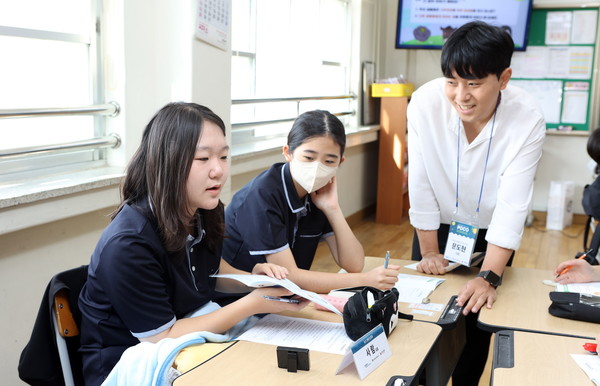 천안 쌍용중학교 학생들이 포코스쿨에 참여하고 있다. /사진=에코맘코리아