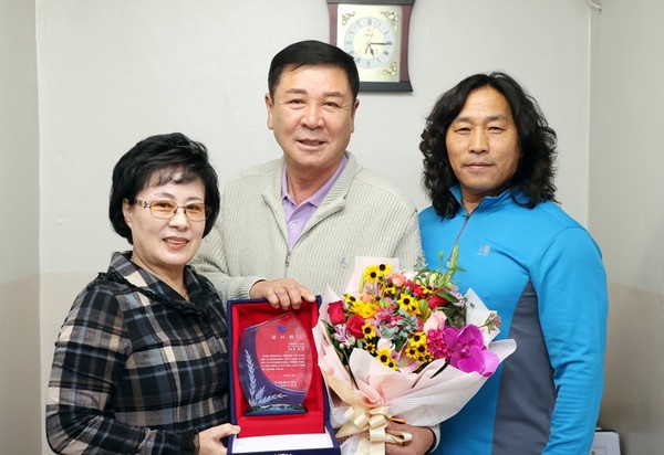 유재광 의원, 감사패 받아 /사진제공=수원시의회