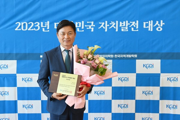 백범김구기념관에서 2023년 대한민국 자치발전대상을 수상한 조용익 부천시장 /사진제공=부천시