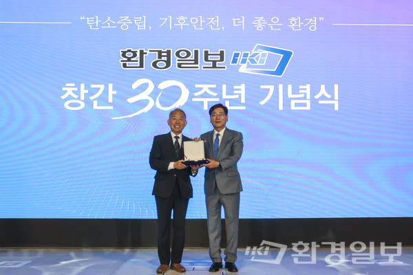 ESG 지속가능 경영 대상 ‘교육부문’에서 수상한 임영문 대진대 총장의 모습