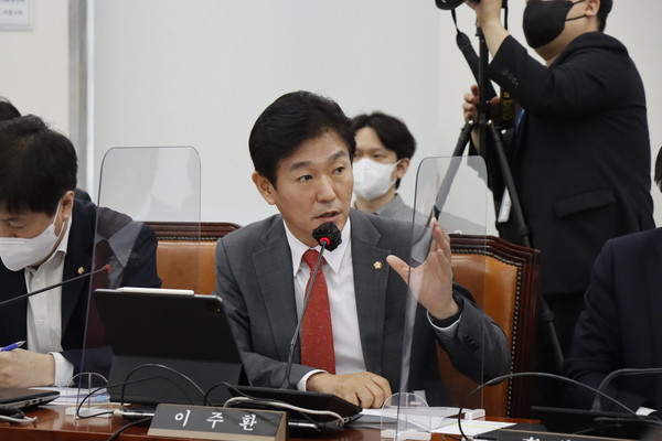 이주환 의원은 “올해 폭염·폭우 등 예전에 없던 이상기후로 많은 피해가 발생한 만큼 각 지역에 맞는 맞춤형 기상정보 제공과 현장 대응이 어느 때보다 중요한 시점”이라고 지적했다.