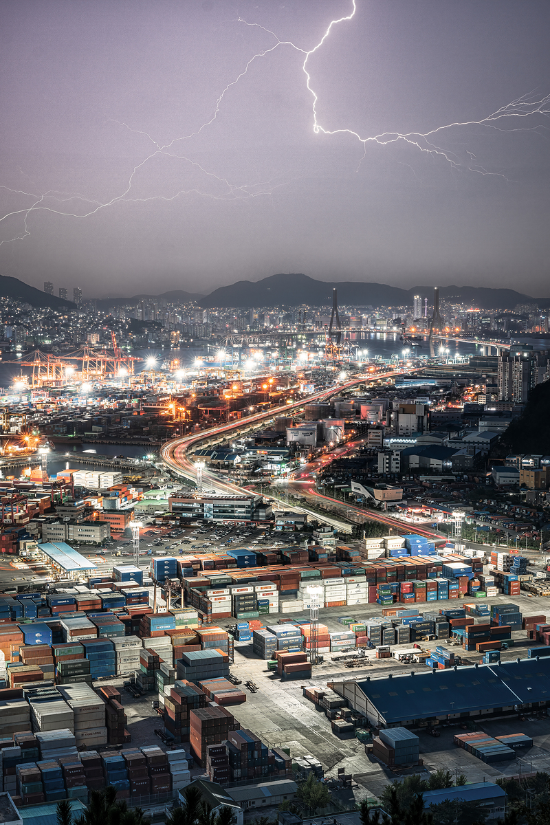 8월 초 발생한 제6호 태풍 카눈은 대한민국에서 가장 먼저 부산을 지나갔으며, 2022년에는 제11호 태풍 힌남노, 2020년에는 제9호 태풍 마이삭과 제10호 태풍 하이선이 부산을 관통했다. 