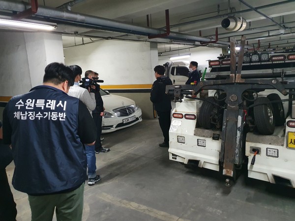 징수기동반 고질체납차량 추적 /사진제공=수원시