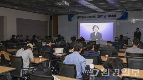 한화진 환경부 장관은 "탄소중립 달성을 위해 구축 중인 새로운 국제질서 흐름에 맞춰 혁신과 협력을 강화해야 한다"고 강조했다. /사진=이다빈 기자