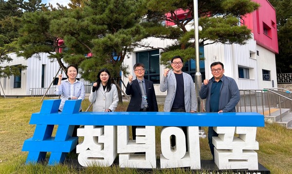 의원연구단체 스타트업 101 회원들과 관계자 /사진제공=용인시의회