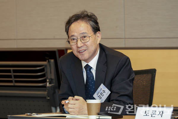 강찬수 전 중앙일보 부국장은 건강한 과학에 바탕을 둔 환경정책이 필요하다고 밝히며, 지금의 언론 시스템을 개편해 정부의 잘못된 정책에 대한 비판을 이어 나가야 한다고 말했다. /사진=이다빈 기자